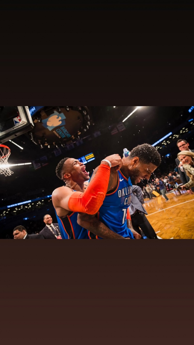 威少官宣退役结束18年NBA生涯 乔治社媒连发同框照致敬