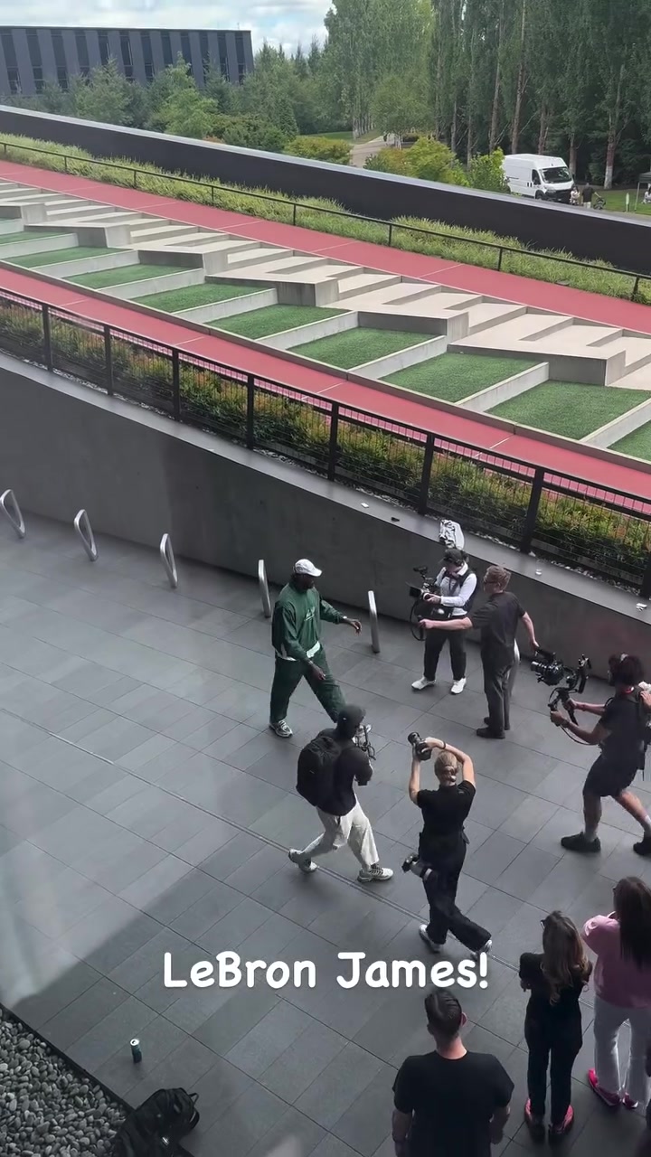 詹姆斯耐克总部演讲:加盟76人因不想安逸 詹姆斯耐克总部演讲:加盟76人因不想安逸