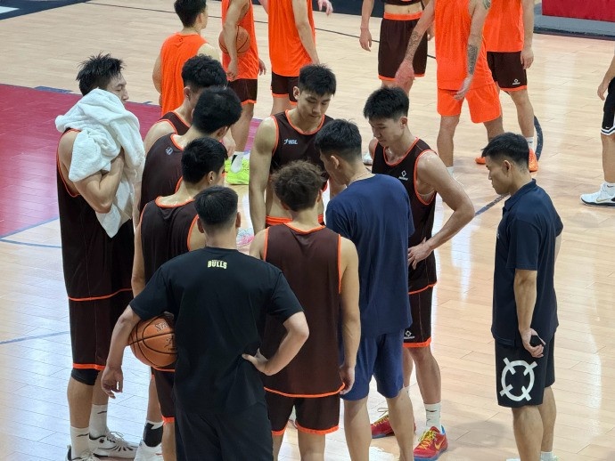 上海小将董灏确定加盟香港金牛 上赛季仅出战1场 上海小将董灏确定加盟香港金牛 上赛季仅出战1场