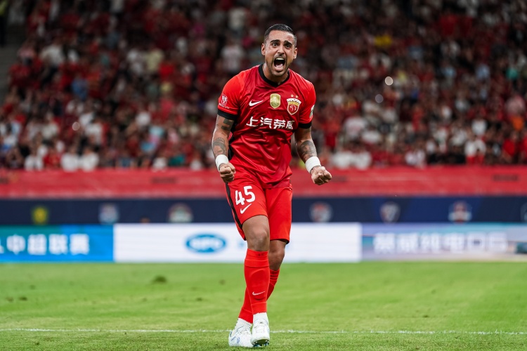 海港3-2客胜三镇 莱昂纳多进球后挑衅旧队友染黄