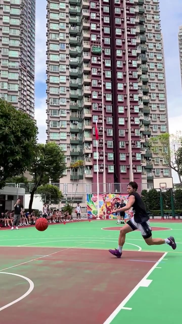 香港金牛进校园 四将带队打友谊赛并分享职业经历