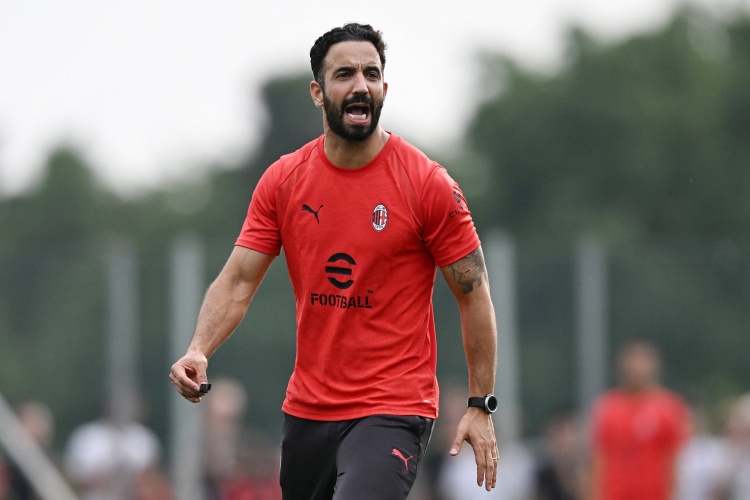 AC米兰4-2曼联 阿莫林：比分说明不了什么