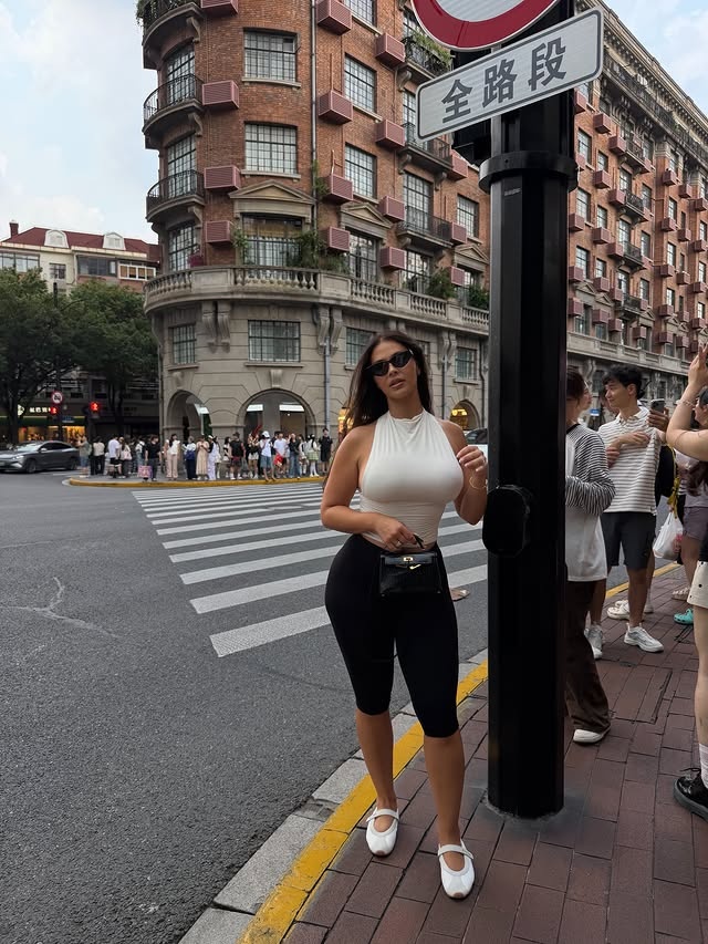 乔治妻子晒上海48小时照 新赛季确定披绿军战袍 乔治妻子晒上海48小时照 新赛季确定披绿军战袍