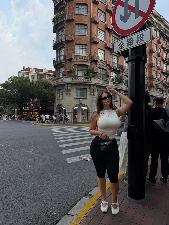乔治妻子晒上海48小时照 新赛季确定披绿军战袍 乔治妻子晒上海48小时照 新赛季确定披绿军战袍