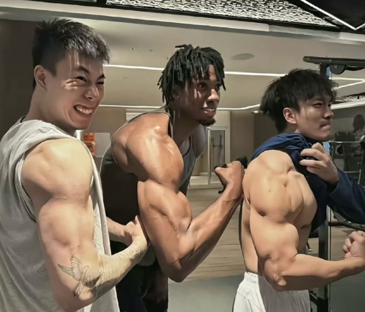 怀特塞德自拍瘦身 上海放弃弗格与怀特塞德优先续约权