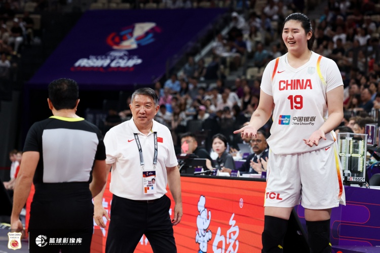 女篮18日赴欧拉练 韩旭李月汝压哨归队