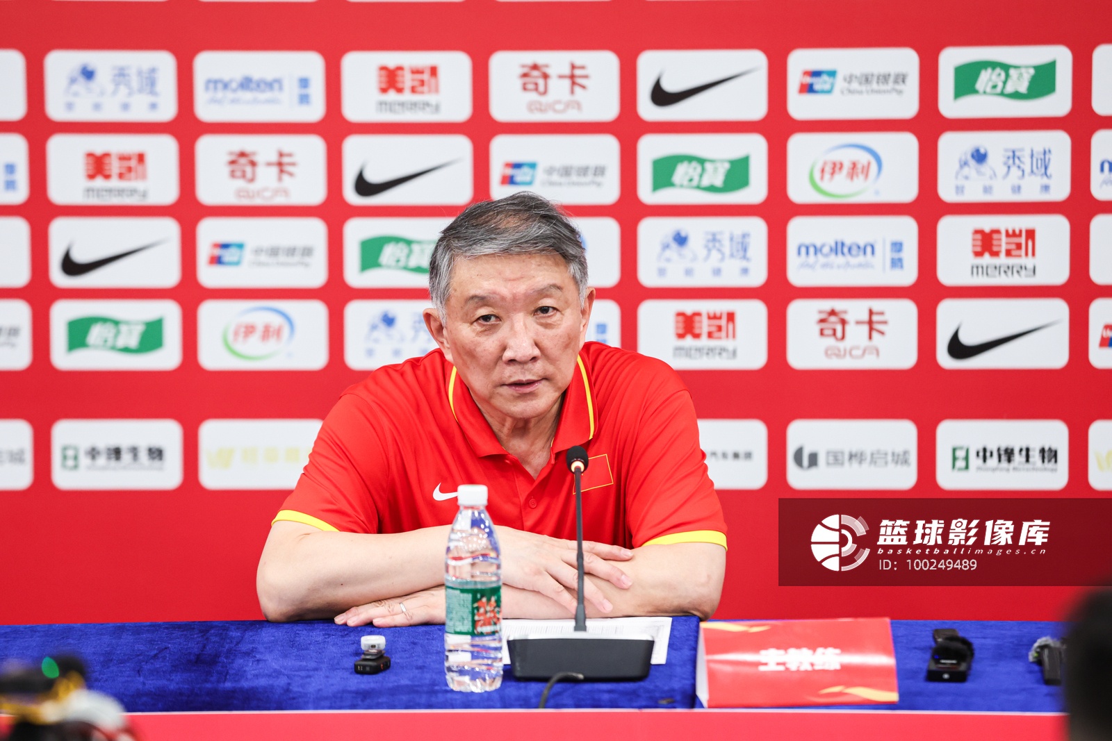 宫鲁鸣定调欧洲拉练：解决篮板失守与失误偏多