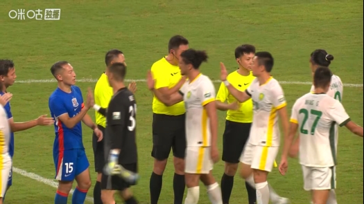 终场哨后国安仍追罚点球 客场3-0申花未收手 终场哨后国安仍追罚点球 客场3-0申花未收手
