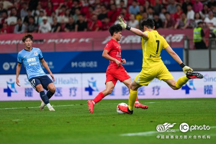 武磊进球被吹魏震失点 海港补时头球1-1大连