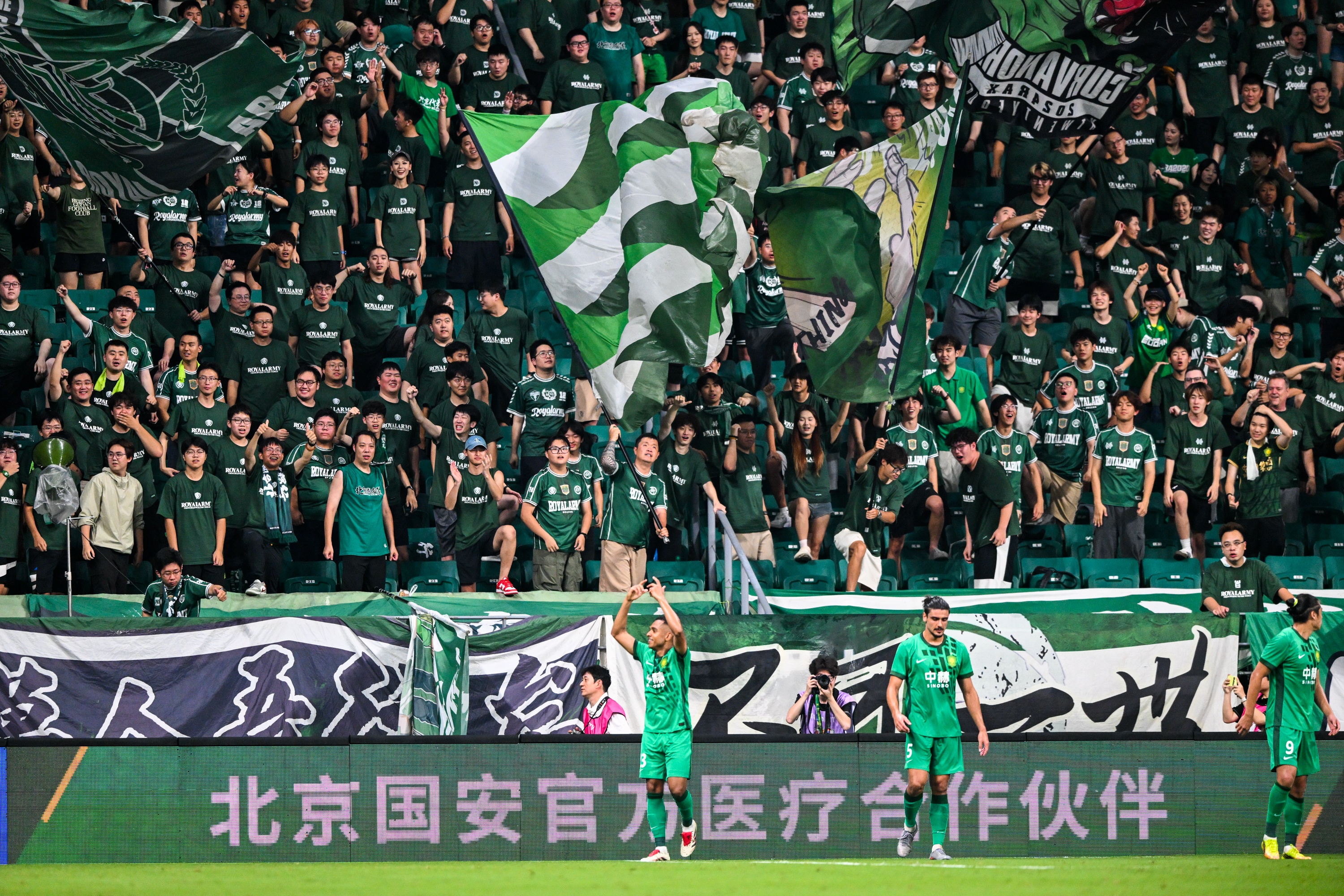 国安客场3-0申花取11场不败 侯森8次扑救力保零封