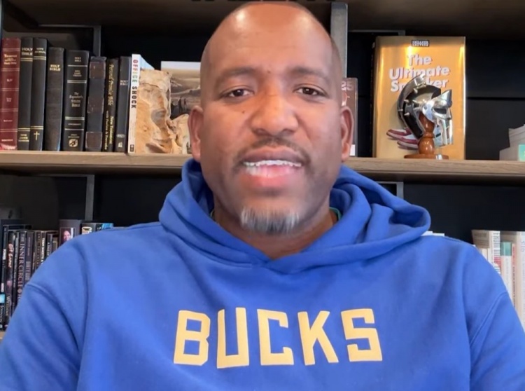 前全明星里德怒批克莱上直播:NBA球员不该把名声交给网红 前全明星里德怒批克莱上直播:NBA球员不该把名声交给网红