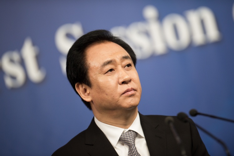 许家印一审被判无期 庭审照头发眉毛全白 许家印一审被判无期 庭审照头发眉毛全白