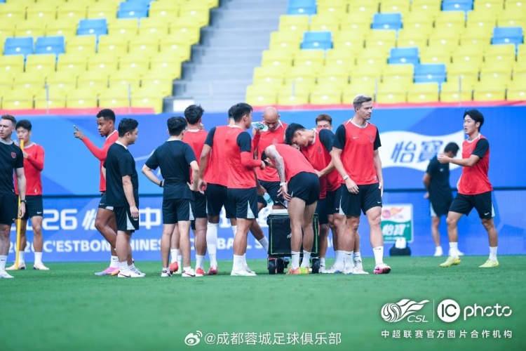 阿洛伊西:进攻数据达标,定位球攻防持续加练 阿洛伊西:进攻数据达标,定位球攻防持续加练