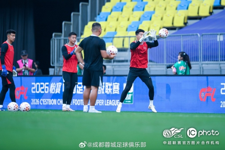 阿洛伊西:进攻数据达标,定位球攻防持续加练 阿洛伊西:进攻数据达标,定位球攻防持续加练