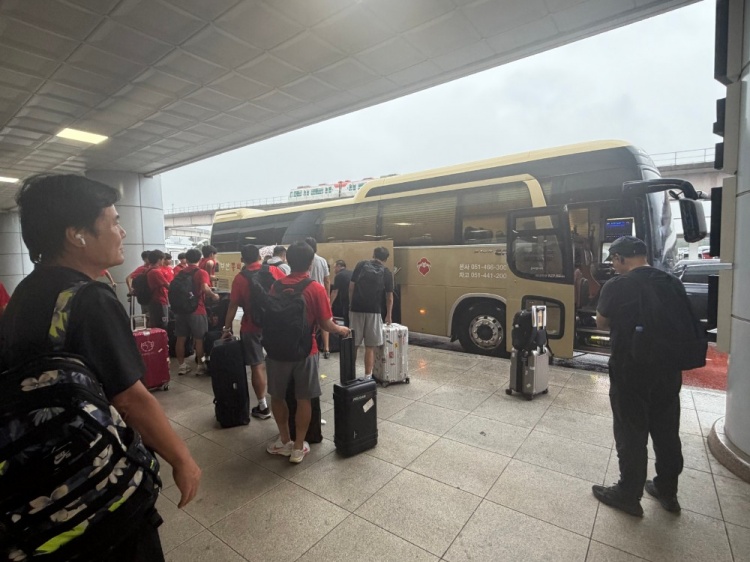 上海海港富盛经开队今日启程奔赴韩国昌原开启为期一周的拉练