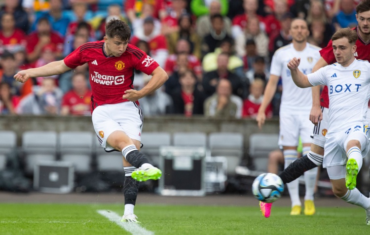 跟队：曼联21岁中场丹·戈尔即将租借加盟卢顿