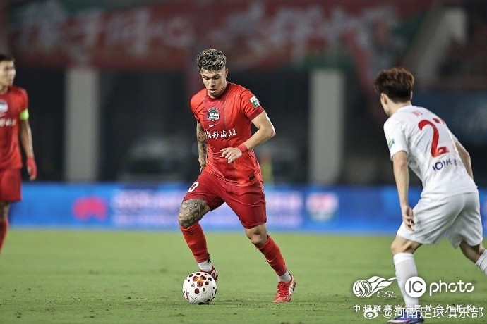 河南俱乐部彩陶坊1-1重庆铜梁龙 古斯塔沃连场破门