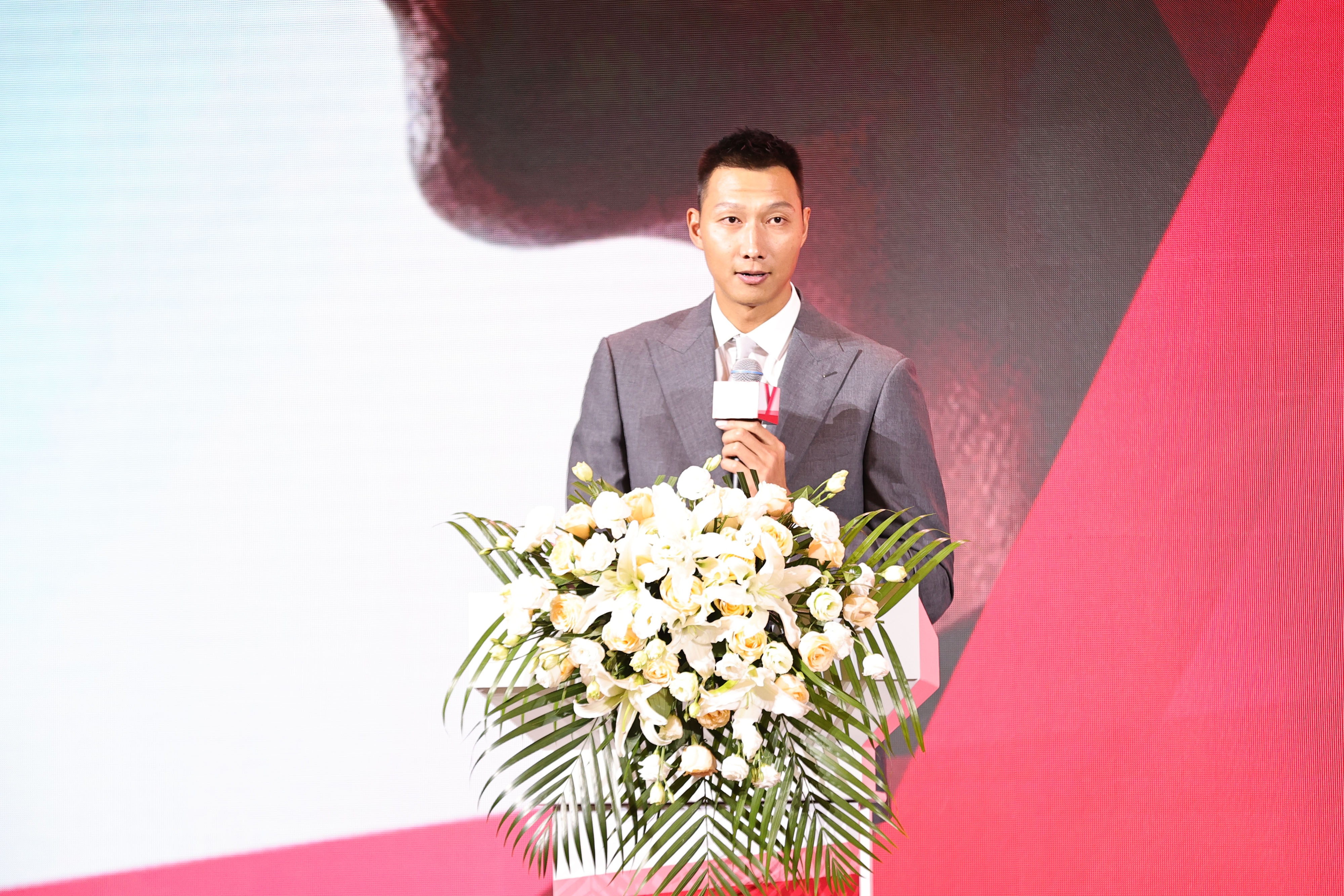 3年前的今天:易建联在个人社媒宣布退役 结束自己21年篮球生涯 3年前的今天:易建联在个人社媒宣布退役 结束自己21年篮球生涯
