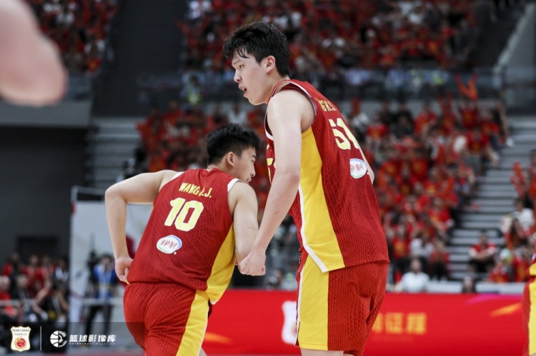 🏀杨瀚森绝杀&9中8砍19+9 中国男篮险胜黎巴嫩 廖三宁18+6