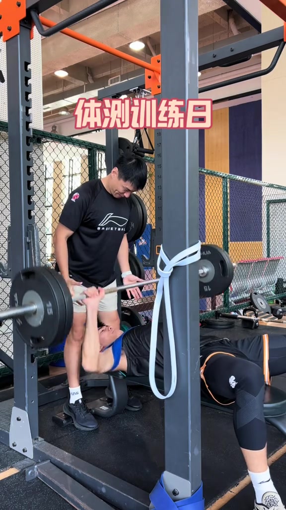 刘金雨晒训练视频：又到了准备体测的时候了 小小十七折🤏🏻