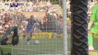 [射门中柱]库尼亚禁区内倒三角传球 B费射门中柱弹出
